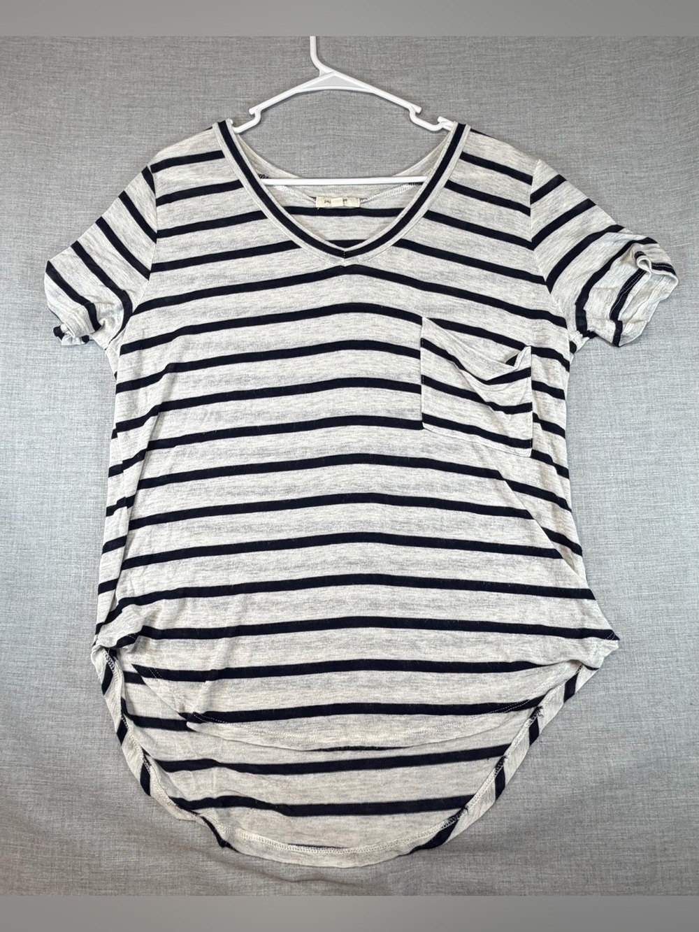 paper + tee White & Navy Striped V-Neck Pocket Tee